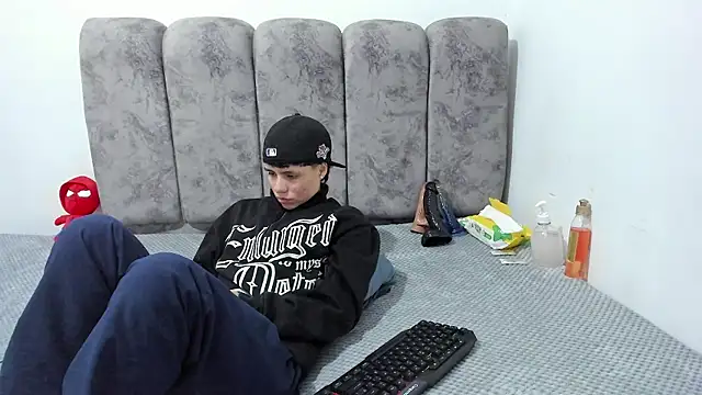 Bruno Cruzz online show from June 12, 3:03 am