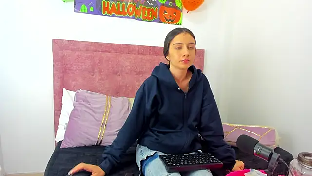 Vaiolet Miller online show from October 20, 2:42 pm