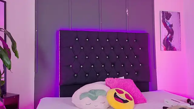 SammyRose  online show from November 24, 8:00 pm