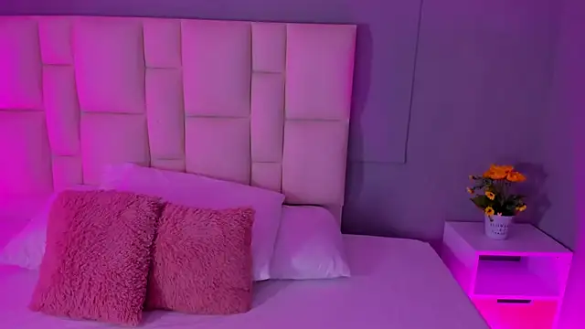 SammyRose  online show from March 10, 8:35 pm