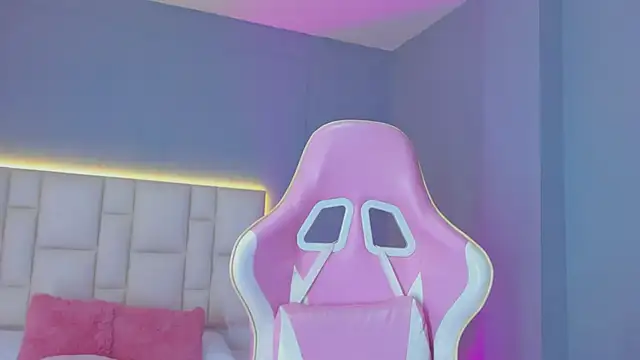 SammyRose  online show from January 12, 8:25 pm