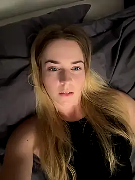 ellieen online show from October 11, 9:17 pm