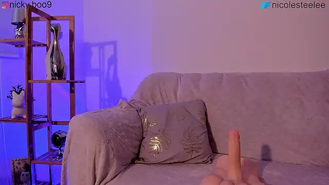 nicole steele online show from March 8, 2:04 am