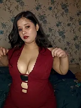 priyaverma00 online show from June 15, 5:13 pm