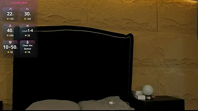 Snapshot of SophiaDior_ chatting on October 7, 12:53 pm SophiaDior online show from October 7, 12:53 pm