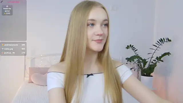 Snapshot of KumiKruz chatting on October 8, 1:37 pm KumiKruz online show from October 8, 1:37 pm