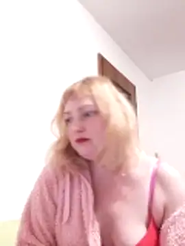 LiluLiluLilu online show from November 4, 6:57 pm