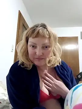 LiluLiluLilu online show from February 26, 9:36 pm