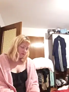 LiluLiluLilu online show from November 15, 8:21 pm