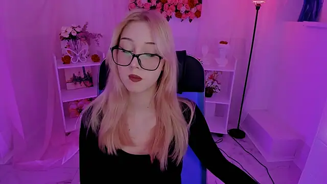 Snapshot of RubyBennett chatting on September 28, 7:25 am RubyBennett online show from September 28, 7:25 am