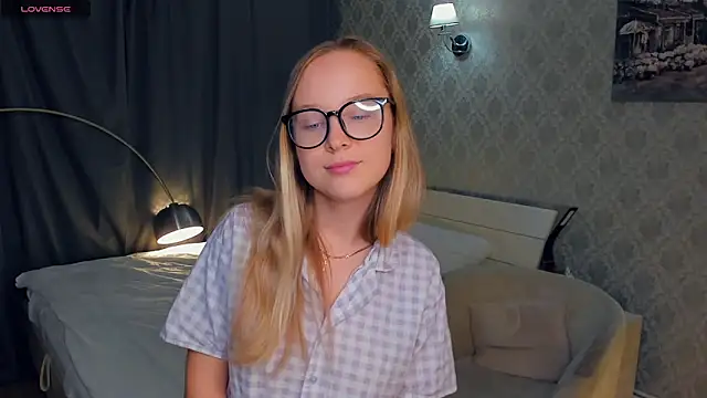 SoonMoor online show from October 18, 5:37 pm