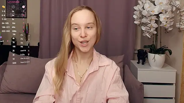 SoonMoor online show from February 8, 7:39 pm