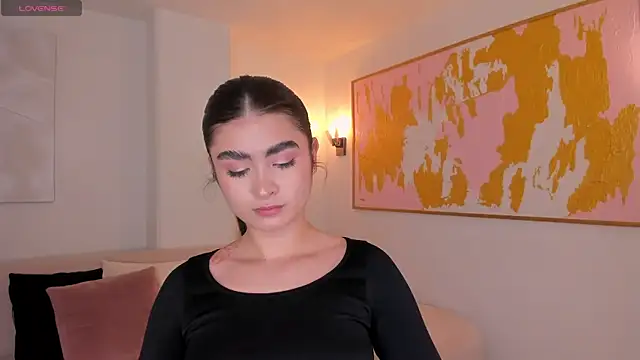 LucyWeiss  online show from October 25, 9:10 pm