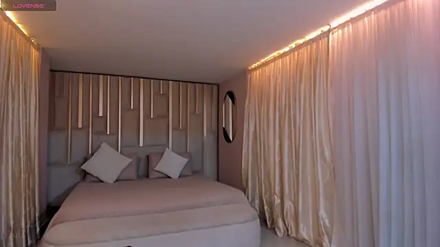 LaurentConnor online show from November 19, 3:28 am