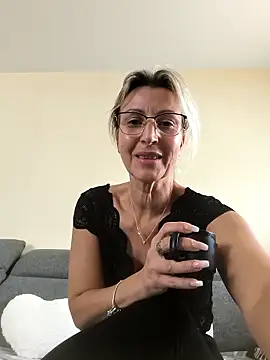 Snapshot of laura1076 chatting on September 30, 10:54 am laura1076 online show from September 30, 10:54 am