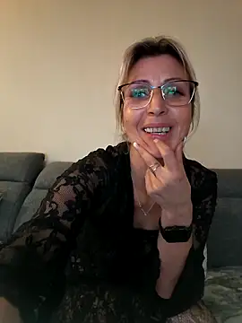 Snapshot of laura1076 chatting on October 6, 6:45 pm laura1076 online show from October 6, 6:45 pm