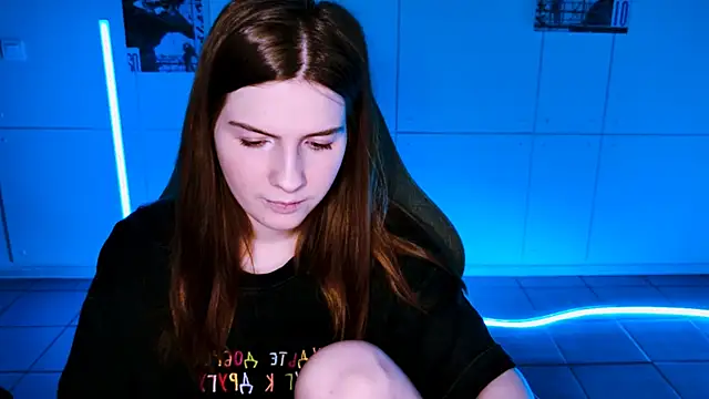 Snapshot of AliceCUNTach chatting on October 17, 5:43 am AliceCUNTach online show from October 17, 5:43 am