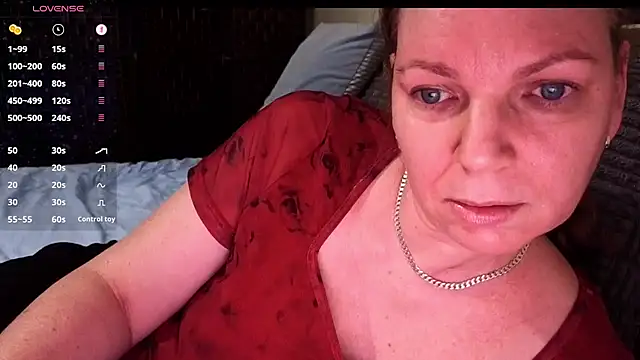 aussiepeaches online show from November 15, 11:11 am