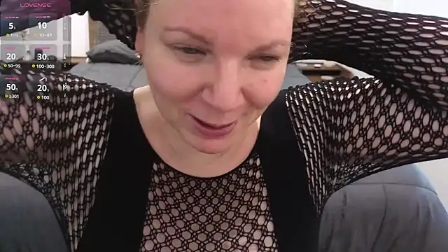 aussiepeaches online show from April 29, 2:37 am