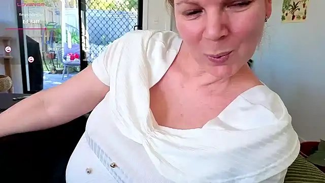 aussiepeaches online show from June 5, 2:37 am