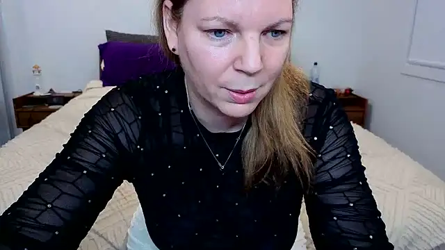 aussiepeaches online show from June 20, 12:09 pm