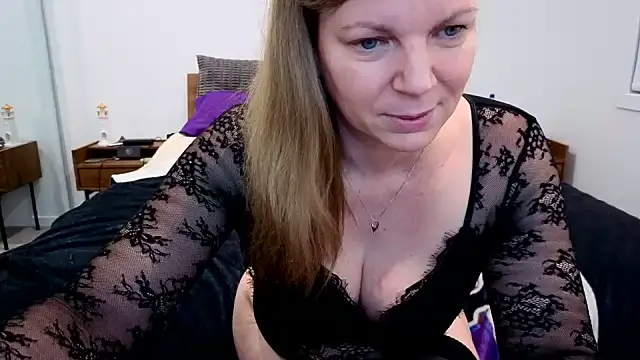 aussiepeaches online show from June 19, 12:08 pm