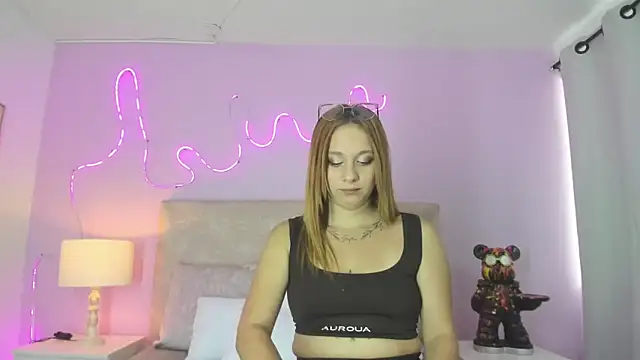 EmaRae1499 online show from November 10, 7:31 pm