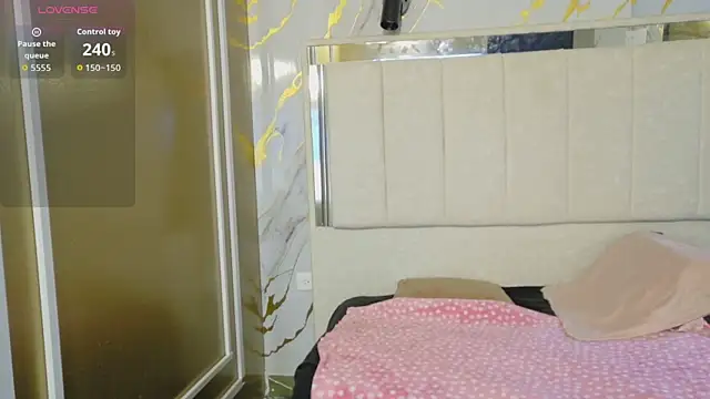 Olivia11  online show from May 7, 12:31 pm