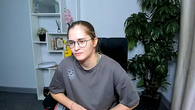 DanielleCox online show from October 23, 7:03 am