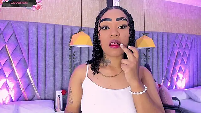 SkylerBloomm online show from June 11, 8:38 pm