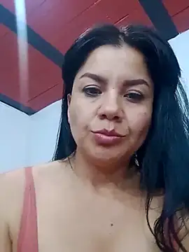 SaraNixx online show from October 4, 10:47 pm