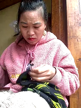 tuyetnhi-00 online show from December 15, 2:17 am