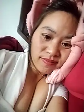 tuyetnhi-00 online show from October 4, 5:06 pm