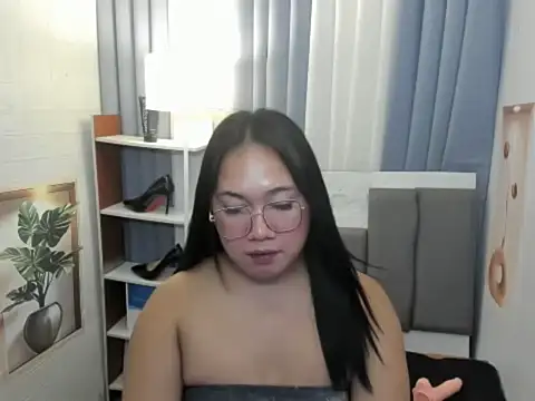 TsUncutKaren online show from December 5, 6:20 pm