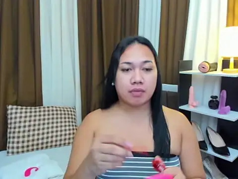 TsUncutKaren online show from October 23, 8:37 pm