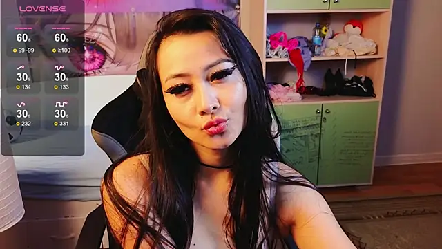 Milly  Foxy online show from June 21, 5:11 am