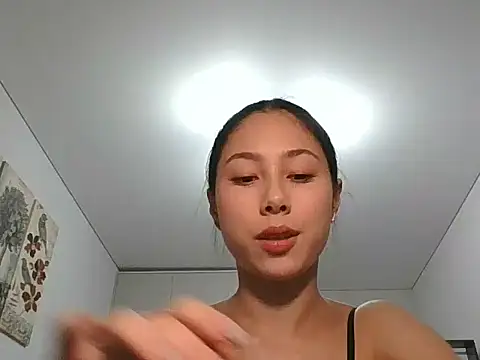 Snapshot of Lunavyn chatting on October 4, 2:32 pm Lunavyn online show from October 4, 2:32 pm