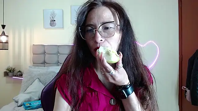  naomi s online show from June 13, 1:52 pm
