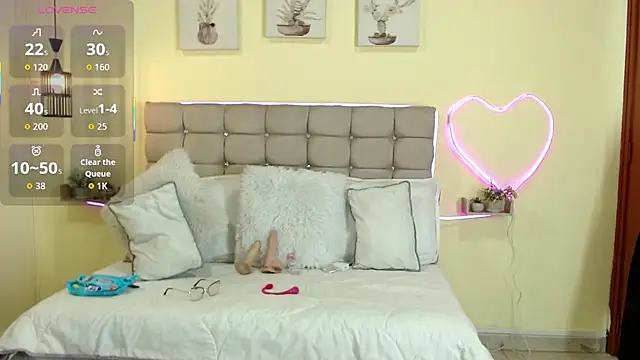  naomi s online show from June 9, 1:32 pm