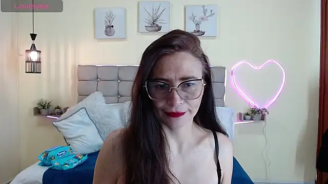  naomi s online show from June 10, 1:32 pm