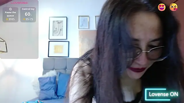  naomi s online show from February 1, 1:54 pm