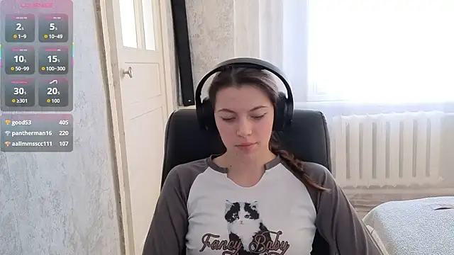 CutieAnny online show from December 17, 5:00 am