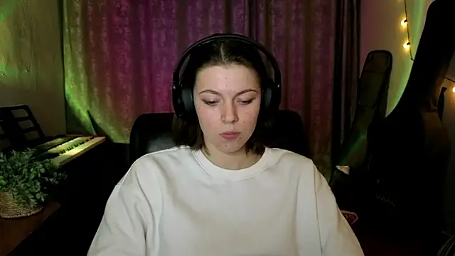 CutieAnny online show from February 20, 7:04 pm