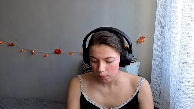 Snapshot of CutieAnny chatting on October 14, 4:37 am CutieAnny online show from October 14, 4:37 am