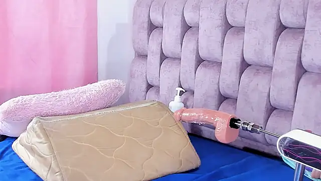 Alexa-Hunter online show from November 25, 9:59 pm