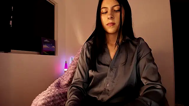 Snapshot of violethun_ chatting on October 12, 5:21 am violethun online show from October 12, 5:21 am