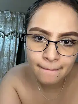 Tayler Kim online show from May 3, 9:29 pm