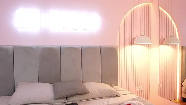 Tayler Kim online show from January 7, 6:44 pm