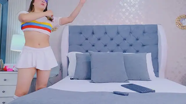 ZoeWilliis online show from June 20, 1:03 pm