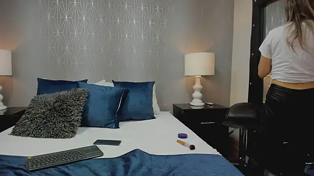 ZoeWilliis online show from September 23, 7:56 pm